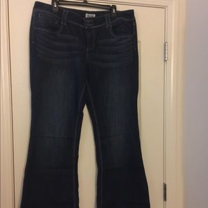 LIKE NEW FLARE LEG MUDD JEANS